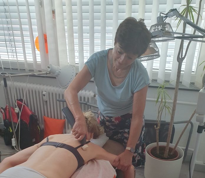Vom eigenen Schmerz zur neuen Berufung: Gabriele Woscheks Weg zur Matrix-Rhythmus-Therapie